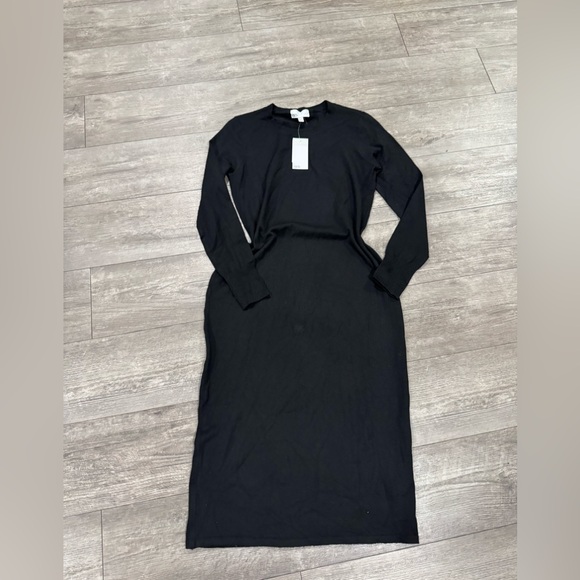 Sophisticated Long Sleeve Black Dress - Picture 2 of 11